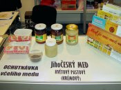2012-nabídka ochutnávky pastového medu, ukázka propolisu a druhů medu